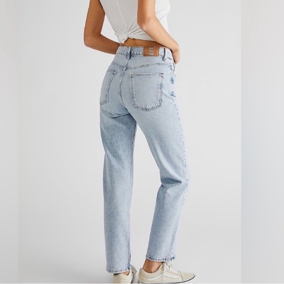 We The Free “The Pacifica High Rise Slim Straight Leg” Light Wash Jeans Size 26 - Picture 1 of 11